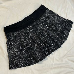 Lululemon Circuit Breaker Skirt Splatter White Black -  Size 10